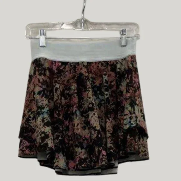 Lululemon Court Rival High-Rise Skirt – Stencil Blossom Red Multi – Size 6 - Picture 2 of 9